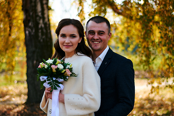 포토 JPG 해외이미지 백인 라이프스타일 커플 공원 여자 남자 딸 행복 결혼 2 가족 관계 자연 결혼식 엄마 남편 휴가 함께함 사랑 미소 사람 성인 야외 두명 여름 부모 흰색 축하 아내 아빠 해외포토 서양인 계절 공공시설 감정 컬러 컨셉 표정 이벤트 생활 생태계 파일형식 이미지허브