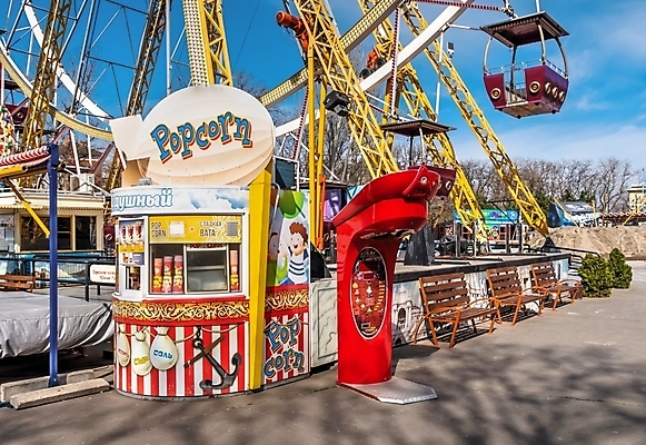 포토 JPG 해외이미지 계절 공원 유럽 여행 휴가 휴식 사람없음 건물 봄 질병 휴양지 회전목마 우크라이나 전염병 해외포토 건축물 공공시설 나라 컨셉 의학 장소 놀이기구 파일형식 이미지허브