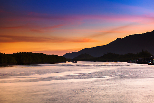 포토 JPG 해외이미지 구름 호수 모래 파도 바다 하늘색 백그라운드 오렌지 자연 하늘 아침 날씨 풍경 사람없음 물 여름 빛 햇빛 태양 반사 일출 맑음 황혼 일몰 봄 새벽 가을 분위기 황금 지역 천국 스카이라인 흐림 수평선 해외포토 주간 자연요소 계절 컨셉 과일 파란색 노을 생태계 파일형식 이미지허브