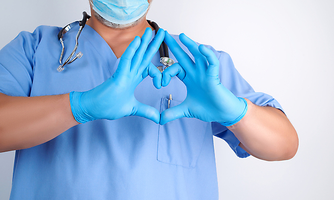 포토 JPG 해외이미지 남자 하늘색 청진기 병원 사랑 한명 성인 앞모습 의사 하트 수술 수술장갑 보여주기 손하트 성인남자한명만 해외포토 모양 1 감정 뷰포인트 장갑 의학 의료기기 모션 사람 손짓 치료 파란색 의료진 남자한명만 성인남자만 파일형식 이미지허브