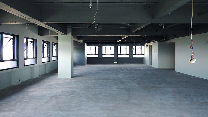 포토 JPG 해외이미지 디자인 산업 벽 백그라운드 비즈니스 건축양식 창문 공장 유리 바닥 주택 실내 사람 사람없음 내부 건물 빛 사무실 우주 방 쓰레기 큼 플라스틱 버리기 천장 패널 깨짐 밀라노 옛날 가리발디 해외포토 건축물 건축 컨셉 공업 모션 재질 이탈리아 크기 위인 정치가 파일형식 이미지허브