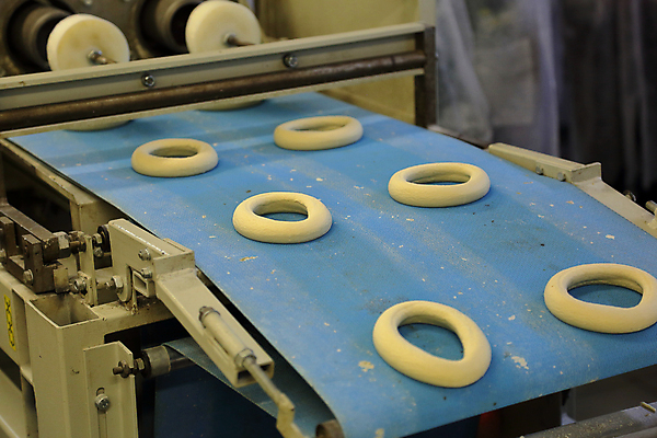 포토 JPG 해외이미지 빵 이동 공장 실내 사람없음 운반 반죽 컨베어밸트 해외포토 음식 컨셉 공업 내부 기계 파일형식 이미지허브