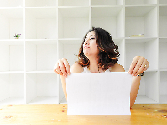 포토 JPG 해외이미지 손 배너 여자 행복 포스터 종이 백그라운드 비즈니스 성공 노동자 간판 광고판 한명 미소 사람 성인 우주 공백 흰색 잡기 신용카드 발표 메시지 사인 보여주기 고립 슬로건 카피스페이스 해외포토 직업 1 감정 컬러 컨셉 모션 알림판 표정 신체부위 금융 판 파일형식 이미지허브