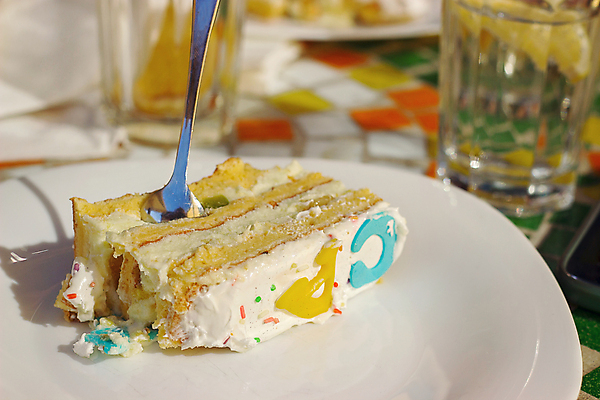 포토 JPG 해외이미지 접시 음식 조각 백그라운드 포크 과일 부분 탁자 디저트 주택 기념 사람없음 장식 컵 파티 케이크 숟가락 얼음 빵집 흰색 축하 신선 생일 달콤 맛 설탕 굽기 먹기 레몬 크림 고립 페스츄리 핸드메이드 해외포토 자연요소 식기 기념일 빵 컬러 가구 컨셉 모션 수저 이벤트 건물 상점 구이 파일형식 이미지허브