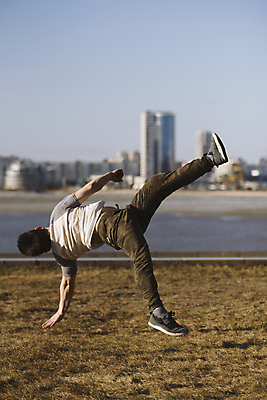 포토 JPG 해외이미지 라이프스타일 남자 벽 스포츠 포즈 모션 거리 기술 건강 사람없음 야외 건물 청춘 달리기 운동 우주 점프 힘 에너지 도전 도시 위험 노력 곡예사 규율 무료 해외포토 직업 건축물 컨셉 사람 생활 파일형식 이미지허브