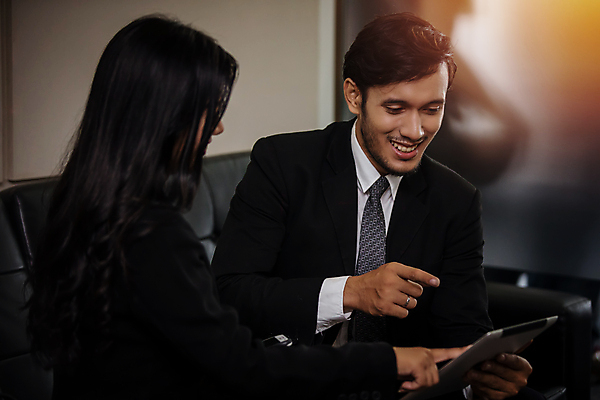 포토 JPG 해외이미지 직업 손 디자인 여자 남자 행복 종이 컨셉 비즈니스 건축양식 통신 통계 탁자 협력 아이디어 직장 사람 동양인 성인 두명 컴퓨터 사무실 공책 업무 비즈니스맨 그룹 엔지니어 계획 토론 책상 동료 계약 경영자 문서 공학 프로젝트 브레인스토밍 해외포토 교육 건축 감정 가구 회사 관계 문구용품 인종 신체부위 전자제품 작업 직장인 기술자 리더 파일형식 이미지허브