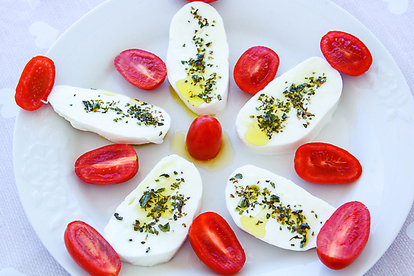 포토 JPG 해외이미지 빵 토마토 방울토마토 치즈 사람없음 건강식 모짜렐라치즈 해외포토 음식 채소 유제품 파일형식 이미지허브