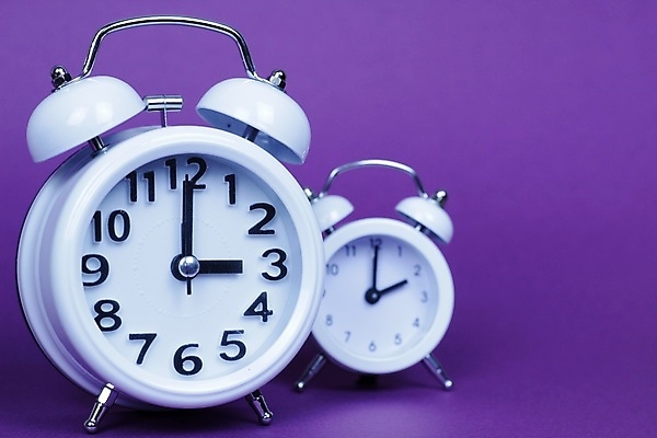 포토 JPG 해외이미지 계절 여자 시계 백그라운드 컨셉 2 겨울 비즈니스 탁자 화살 3 사람없음 야외 목재 빛 햇빛 보라색 수확 흰색 시간 업무 원형 개화 변화 심볼 손목시계 경영자 복고 공포 과거 내추럴 경영 고립 블러 카운트다운 해외포토 도형 나무 꽃 컬러 가구 농업 재료 장신구 사람 태양 작업 리더 파일형식 이미지허브