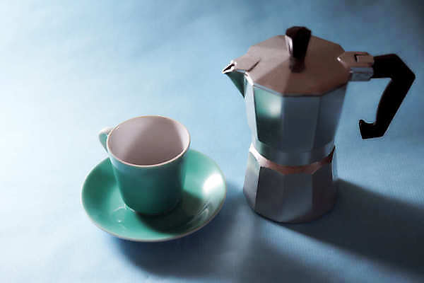 포토 JPG 해외이미지 손 음료 아침 콩 사람없음 세로 상점 금속 주방 숟가락 검은색 기계 이탈리아 카페 회색 흰색 공구 뜨거움 붓기 클래식 맛 냄비 수증기 난로 오브젝트 상쾌 복고 상승 만들기 향 에스프레소 고립 구식 깔대기 단절 땅바닥 압력 옛날 카페인 해외포토 주간 감정 유럽 커피 컬러 컨셉 모션 재질 곡류 바닥 수저 신체부위 도구 솥 난방기 파일형식 이미지허브