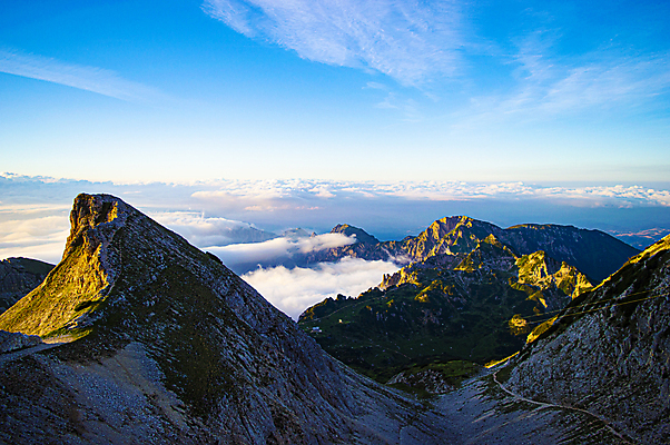 포토 JPG 해외이미지 계절 공원 유럽 겨울 자연 하늘 산 파노라마 사람없음 야외 가로 파란색 뷰티 갈색 계곡 맑음 이탈리아 트래킹 하이킹 황무지 언덕 산등성이 알프스 절정 산맥 해외포토 공공시설 나라 컬러 레저 날씨 촬영기법 생태계 파일형식 이미지허브