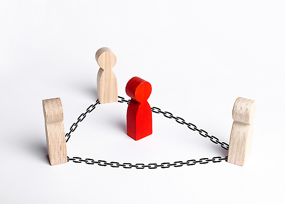 포토 JPG 해외이미지 실내 사람없음 말_게임 범죄 쇠사슬 범죄인 구속 흰배경 사슬체인 해외포토 백그라운드 컨셉 내부 게임 흰색 파일형식 이미지허브