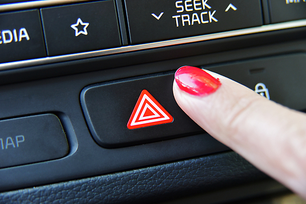 포토 JPG 해외이미지 손가락 자동차 실내 경고 신체부위 긴급 누름 삼각형 위험 스위치 비상등 해외포토 도형 손 육상교통 컨셉 모션 사람 내부 파일형식 이미지허브