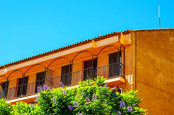 포토 JPG 해외이미지 전통 디자인 외관 벽 건축양식 창문 난간 유리 휴식 벽돌 바닥 아파트 주택 프레임 사람없음 야외 건물 장식 금속 페인트 수확 발코니 바위 시골 도시 블라인드 역사 스페인 재산 플랫 달콤 묘사 질감 복고 타운 고체 옛날 진짜 철책 스타일 해외포토 건축물 건축 유럽 컨셉 농업 재질 금융 돌_바위 커튼 맛 파일형식 이미지허브
