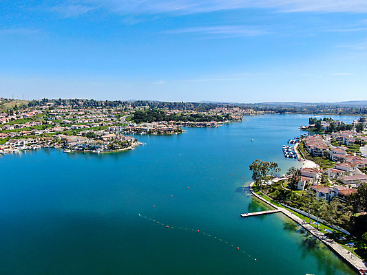 포토 JPG 해외이미지 호수 요트 오렌지 자연 하늘 낚시 휴가 주택 안테나 파노라마 풍경 사람없음 야외 건물 물 파란색 도시풍경 항구 맑음 미국 고요 보트 재산 큼 빌라 언덕 캘리포니아 장면 커뮤니티 포트 타운 남쪽 해외포토 자연요소 건축물 컬러 북아메리카 배_교통 과일 통신 교통시설 레저 날씨 촬영기법 금융 도시 크기 방향 생태계 파일형식 이미지허브