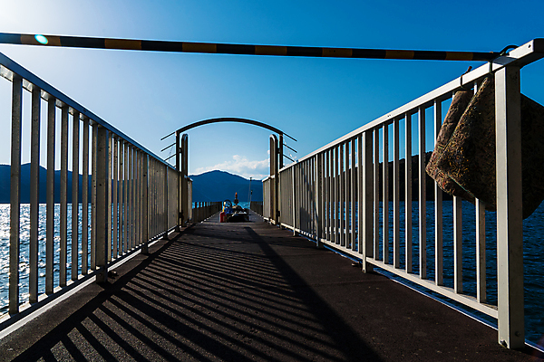 포토 JPG 해외이미지 라이프스타일 공원 호수 바다 섬 여행 자연 하늘 아침 낚시 휴가 휴식 산 풍경 사람없음 야외 물 여름 파란색 빛 태양 반사 일출 금속 항구 황혼 일몰 산책로 연못 캔 숲 언덕 방파제 연료 뱃놀이 해외포토 주간 자연요소 계절 공공시설 길 컬러 컨셉 배_교통 교통시설 재질 레저 생활 노을 전통놀이 생태계 파일형식 이미지허브