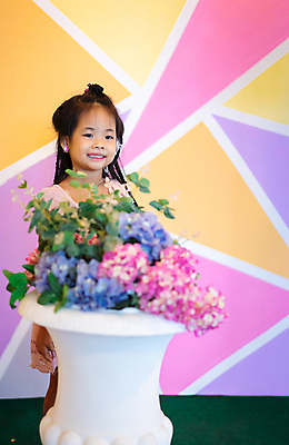 포토 JPG 해외이미지 모델 드레스 여자 꽃 행복 얼굴 어린이 벽 백그라운드 크리스마스 가족 실내 사랑 한명 서기 미소 사람 동양인 뷰티 유행 기쁨 방 수확 흰색 침대 표현 작음 해외포토 식물 1 옷 기념일 감정 컬러 가구 농업 관계 모션 표정 인종 내부 신체부위 크기 파일형식 이미지허브