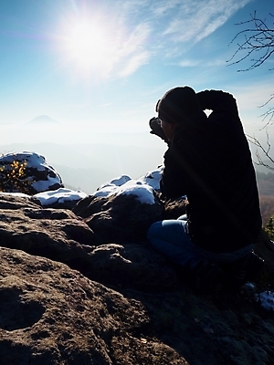 포토 JPG 해외이미지 직업 손 실루엣 배낭 하늘 아침 산 그림자 한명 사람 소년 야외 태양 여행객 카메라 일출 계곡 맑음 사진촬영 일몰 봄 새벽 꿈 거울 하이킹 안개 기적 사진사 즐거움 기회 사암 깊이 뿌연 순간 절정 눈내림 해외포토 주간 자연요소 1 계절 남자 감정 어린이 가방 레저 날씨 눈_날씨 촬영기법 신체부위 전자제품 노을 촬영 돌_바위 작가 파일형식 이미지허브