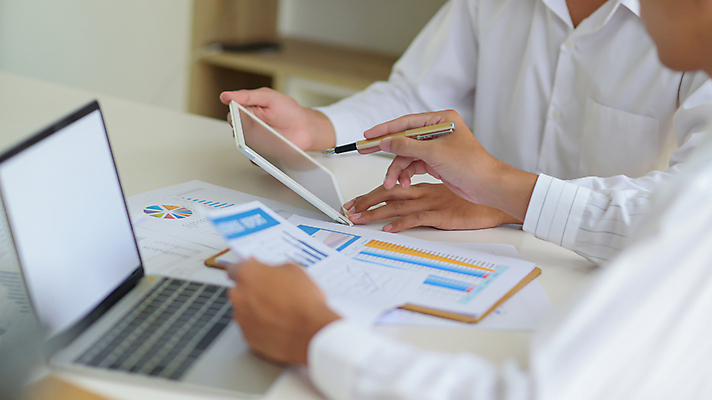 포토 JPG 해외이미지 직업 여자 교육 컨셉 비즈니스 성공 그래프 함께함 사람없음 금융 노트북 사무실 자료 업무 작업 비즈니스맨 그룹 계획 토론 종업원 분석 동료 보고서 경영자 문서 이익 감독관 대출 경영 계좌 마케팅 세금 수입 프로젝트 카피스페이스 브레인스토밍 해외포토 남자 관계 사람 경제 전자제품 공백 직장인 리더 파일형식 이미지허브