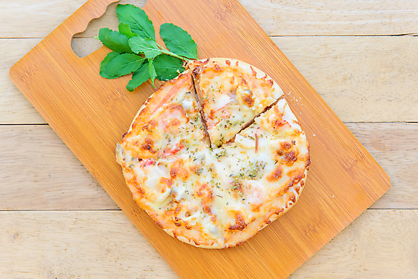 포토 JPG 해외이미지 종이 음식 조각 토마토 채소 탁자 피망 치즈 주택 피자 패스트푸드 요리 사람없음 목재 주방 식당 정원 식사 저녁식사 버섯 이탈리아 껍질 신선 뜨거움 달콤 맛 정크푸드 폐기물 굽기 먹기 허브 속도 올리브 햄 반죽 점심식사 모짜렐라치즈 짠맛 페퍼로니 피자집 하와이인 해로움 핸드메이드 해외포토 외국인 나무 식물 열매 유럽 가구 컨셉 재료 모션 유제품 서양음식 육류 건물 상점 소시지 인스턴트 쓰레기 구이 파일형식 이미지허브