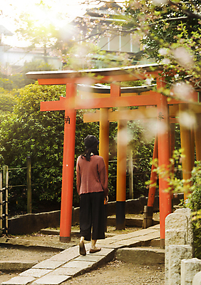 포토 JPG 해외이미지 전통 여자 문화 자국 청소년 거리 사람 성인 사람없음 야외 빨간색 30대 빛 뷰티 걷기 일본 일몰 봄 벚꽃 광선 바위 도시 체리 터널 도쿄 대문 시티라이프 야광 보호구역 옛날 성인만 해외포토 라이프스타일 계절 꽃 아시아 길 컬러 과일 모션 장년 문 노을 돌_바위 구역 파일형식 이미지허브