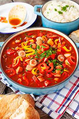 포토 JPG 해외이미지 접시 음식 빵 토마토 밥 피망 파슬리 사람없음 목재 세로 식사 저녁식사 시골 신선 소시지 맛 냄비 허브 향신료 매움 레시피 토마토소스 점심식사 쪽파 입가심 핸드메이드 해외포토 나무 식물 식기 컨셉 채소 재료 소스_음식 가공식품 솥 파 향미료 파일형식 이미지허브