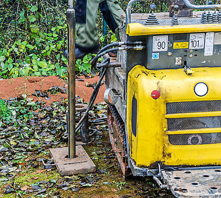 포토 JPG 해외이미지 직업 접시 산업 지구 모래 비즈니스 사람없음 야외 건물 노란색 금속 힘 기계 흙 장비 공구 업무 구멍 땅 먼지 무거움 공학 단상 땅바닥 땅파기 송곳 조작 철강 콘크리트 해외포토 식기 건축물 교육 컬러 재질 바닥 도구 작업 무게 파일형식 이미지허브