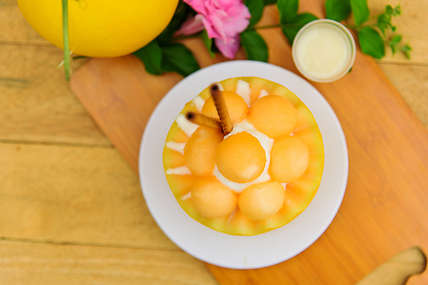 포토 JPG 해외이미지 전통 아시아 음식 백그라운드 과일 탁자 아이스크림 디저트 여름음식 한국 건강 요리 동양인 사람없음 초록색 파티 냉동 얼음 식사 카페 우유 추위 흰색 신선 사발 달콤 맛 멜론 크림 유기농 토핑 시럽 아몬드 팥빙수 바닐라 제철음식 해외포토 자연요소 웰빙 나라 컬러 가구 컨셉 유제품 인종 이벤트 상점 견과류 사기그릇 빙수 제철 파일형식 여름_계절 이미지허브