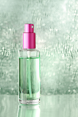 포토 JPG 해외이미지 사람없음 세로 뷰티 유행 화장품 투명 액체 고급 우아함 상품 향수 오브젝트 싱글 향기 분무기 악취 쾰른 해외포토 컨셉 독일 냄새 파일형식 이미지허브