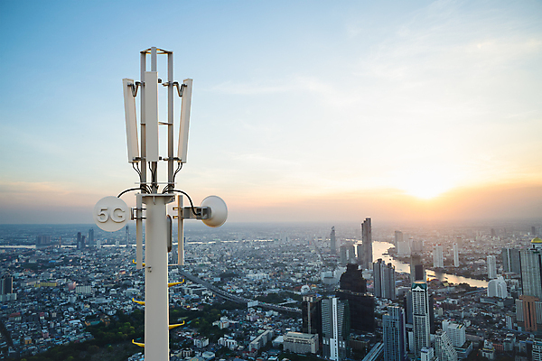 포토 JPG 해외이미지 접시 인터넷 통신 모바일 미래 세포 안테나 사람없음 건물 스마트폰 글로벌 우주 탑 금속 디지털 텔레비전 자료 일몰 장비 인공위성 도시 네트워크 전자레인지 역 연결 무선전화기 전화기 수화기 속도 라디오 신호 방송 전염 시스템 돛대 송신기 셀룰러 4G 해외포토 식기 건축물 컨셉 교통시설 재질 IT 전자제품 핸드폰 스마트기기 노을 가전제품 레인지 질병 감염 파일형식 이미지허브