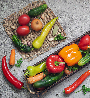 포토 JPG 해외이미지 라이프스타일 계절 음식 백그라운드 잎 다이어트 토마토 채소 재료 탁자 오이 파프리카 파슬리 건강 마늘 종류 요리 사람없음 빨간색 초록색 주방 저녁식사 수확 흰색 신선 그룹 정상 유기농 날것 후추 건강식 내추럴 거짓말 숙성 주키니 채식주의자 많음 비건 해외포토 식물 웰빙 컬러 가구 컨셉 농업 생활 식사 향신료 채식 파일형식 이미지허브