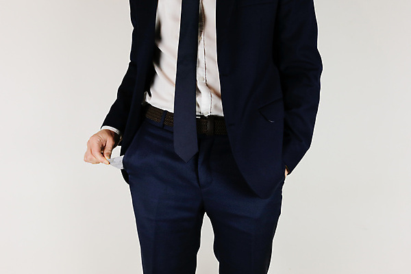 포토 JPG 해외이미지 직업 손 남자 감정 컨셉 돈 비즈니스 사람 사람없음 금융 경제 쇼핑 우정 슬픔 비즈니스맨 구멍 황무지 가난 실업 걱정 호기심 보여주기 빈털터리 파산 빚 우울증 위기 적자 해외포토 모션 신체부위 친구 직장인 재산 질병 파일형식 이미지허브