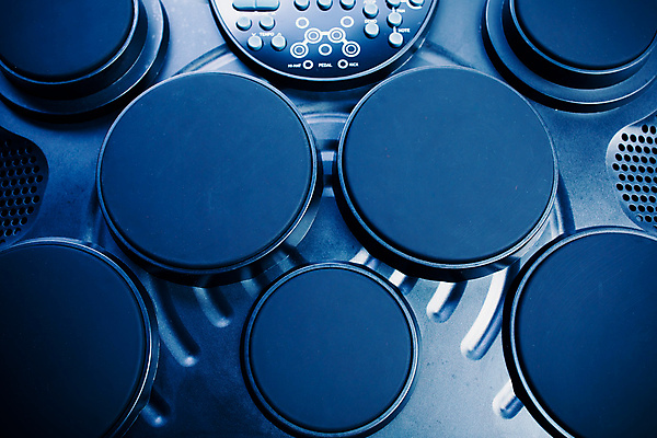 포토 JPG 해외이미지 직업 어린이 음악 백그라운드 운동화 놀이 모바일 타악기 사람없음 파란색 스터디 디지털 검은색 힘 소리 장비 기구 공구 원형 휴대용 플라스틱 연습 오브젝트 전자 드럼 오디오 고무 조립 리듬 뮤지컬 베터리 해외포토 도형 악기 컬러 신발 재질 문화예술 사람 전자제품 학습 도구 파일형식 이미지허브