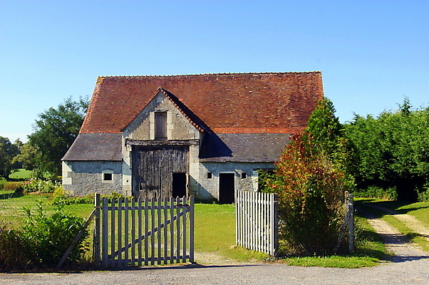 포토 JPG 해외이미지 나무 전통 유럽 섬 여행 밭 농업 하늘 지붕 사람없음 건물 목재 초록색 농장 문 마을 계곡 프랑스 시골 대문 지역 프랑스어 외양간 밭일 복원 선로 옛날 해외포토 식물 문자 건축물 나라 산업 컬러 재료 파일형식 이미지허브