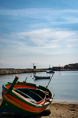 포토 JPG 해외이미지 유럽 바다 여행 요트 건축양식 하늘 휴가 해변 사람없음 야외 물 햇빛 항구 이탈리아 도시 어선 보트 지중해 포트 타운 옛날 해외포토 자연요소 건축 나라 배_교통 교통시설 태양 파일형식 이미지허브