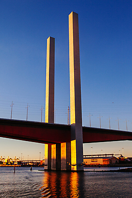 포토 JPG 해외이미지 하늘 사람없음 물 여름 빛 강 도시풍경 반사 황혼 일몰 기둥 호주 야간 빛망울 멜버른 해외포토 자연요소 계절 건축 풍경 노을 도시 오세아니아 파일형식 이미지허브