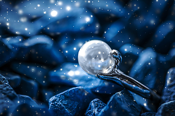 포토 JPG 해외이미지 장신구 실내 사람없음 뷰티 조약돌 반지 화려 우아함 보석 파란배경 진주 해외포토 백그라운드 컨셉 내부 파란색 돌_바위 광석 파일형식 이미지허브