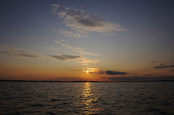 포토 JPG 해외이미지 구름 호수 물결 백그라운드 오렌지 자연 하늘 날씨 휴식 풍경 사람없음 야외 빨간색 물 여름 파란색 빛 햇빛 태양 뷰티 반사 노란색 침묵 황혼 일몰 새벽 활발 황금 야간 러시아 장면 스카이라인 빛망울 스펙트럼 웅장함 수평선 해외포토 자연요소 계절 유럽 컬러 컨셉 과일 노을 소리 생태계 파일형식 이미지허브