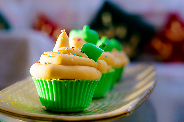 포토 JPG 해외이미지 잡화 음식 백그라운드 크리스마스 비즈니스 휴가 디저트 선물 사람없음 장식 가로 컬러풀 파티 판매 세일 과자 케이크 상점 초콜릿 축제 카트 카페 빵집 축하 생일 선택 달콤 맛 아침식사 구매 설탕 컵케이크 크림 상업 보케 머핀 비누 핸드메이드 카피스페이스 해외포토 기념일 빵 컬러 컨셉 이벤트 쇼핑 위생용품 식사 공백 파일형식 이미지허브