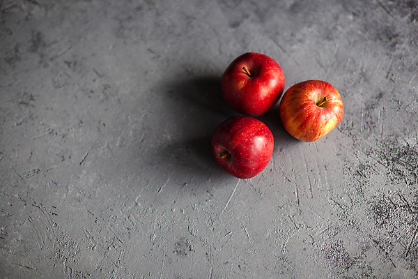 포토 JPG 해외이미지 과일 회색배경 실내 사람없음 세개 사과 해외포토 백그라운드 3 내부 회색 파일형식 이미지허브