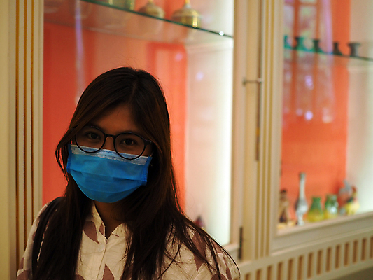 포토 JPG 해외이미지 라이프스타일 응시 여자 음식 컨셉 건강 가면 한명 안전 사람 동양인 스마트폰 글로벌 걷기 상점 긴급 시장 바이러스 보호 구매 질병 쇼핑몰 고객 보케 공포 일반 슈퍼마켓 위기 전염병 해외포토 1 시선 의학 모션 인종 생활 핸드폰 스마트기기 쇼핑 파일형식 이미지허브