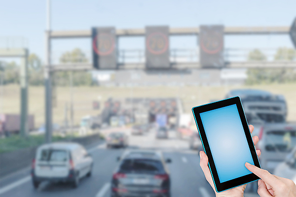 포토 JPG 해외이미지 손 도로 여행 백그라운드 컨셉 비즈니스 교통시설 자동차 모바일 추상 거리 사람없음 파란색 빛 스마트폰 핸드폰 알약 스크린 공백 운전 터치 정보 잡기 도시 고속도로 어플리케이션 소프트포커스 잼 사건 전화기 스마트 속도 그림 시스템 블러 해외포토 길 육상교통 컬러 교통 무늬 모션 촬영기법 신체부위 전자제품 스마트기기 약 소스_음식 시설 파일형식 이미지허브