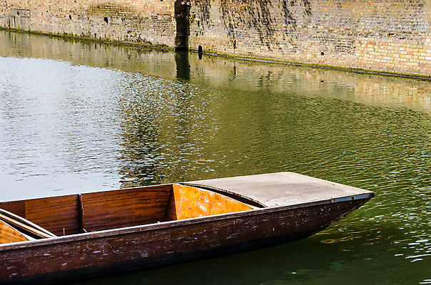 포토 JPG 해외이미지 전통 영어 교육 상징 여행 백그라운드 교통시설 영국 잉글랜드 사람없음 목재 가로 물 강 컬러풀 태양 반사 여행객 평화 보트 큼 왕 정박 그림 대학교 봉 캠코더 부둣가 옛날 왕국 해외포토 자연요소 나무 문자 유럽 컬러 교통 컨셉 배_교통 재료 학교 사람 카메라 항구 크기 시설 파일형식 이미지허브