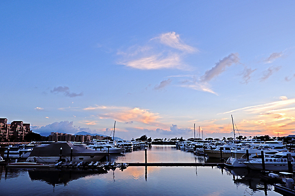 포토 JPG 해외이미지 주간 구름 실루엣 길 바다 요트 오렌지 자연 하늘 휴가 산 거리 바닥 경사 사람없음 건물 가로 물 울타리 컬러풀 반사 항구 일몰 새벽 램프 만 보트 고급 저녁 휴양지 내추럴 수평선 해외포토 자연요소 건축물 컬러 컨셉 배_교통 과일 교통시설 조명 촬영기법 담장 노을 장소 야간 생태계 파일형식 이미지허브