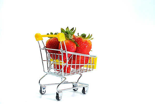 포토 JPG 해외이미지 잡화 열매 음식 백그라운드 컨셉 농업 다이어트 과일 자연 딸기 디저트 건강 사람없음 목재 빨간색 쇼핑 세일 바구니 상점 카트 흰색 신선 그룹 시장 달콤 맛 구매 작음 유기농 날것 소매 슈퍼마켓 내추럴 숙성 채식주의자 해외포토 나무 식물 웰빙 산업 컬러 재료 크기 생태계 채식 파일형식 이미지허브