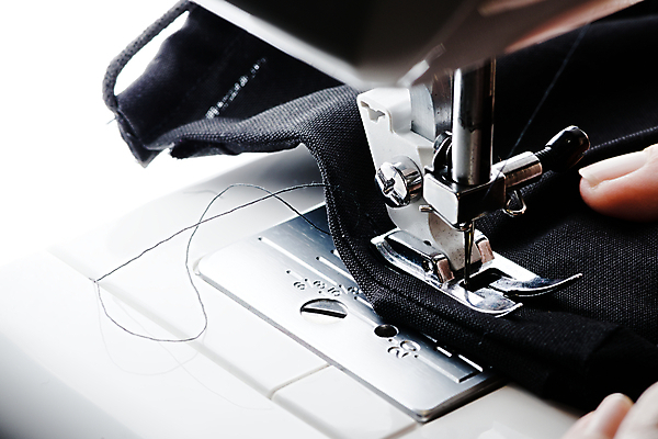 포토 JPG 해외이미지 옷 얼굴 손가락 주택 흑백 가면 사람없음 빛 금속 검은색 기계 재활용 흰색 면 실 제조 보호 바느질 측정 땀 만들기 귀 DIY 양발 핸드메이드 웨어러블 해외포토 손 컬러 컨셉 모션 재질 촬영기법 취미 건물 신체부위 친환경 파일형식 이미지허브