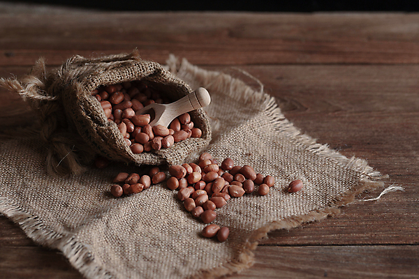 포토 JPG 해외이미지 음식 백그라운드 재료 자연 건조 건강 씨앗 사람없음 목재 빨간색 갈색 견과류 그룹 사발 닫기 먹기 삼베 유기농 질감 날것 땅콩 내추럴 단백질 채식주의자 해외포토 나무 식물 웰빙 컬러 모션 사기그릇 생태계 채식 영양소 파일형식 천_직물 이미지허브