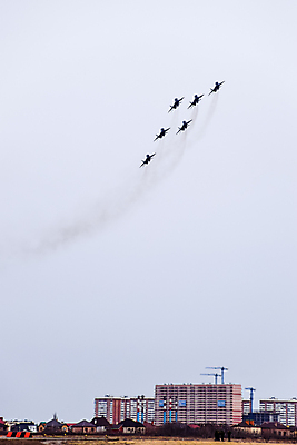포토 JPG 해외이미지 스포츠 하늘 비행기 기술 사람없음 파란색 우주 힘 그룹 폭격 공격 파일럿 충돌 항공 속도 군용 싸움 전쟁 러시아 쇼 제트기 육군 엔진 에어쇼 곡예비행 대패 배기가스 착륙 해외포토 직업 유럽 컬러 항공교통 모션 대중교통 군대 비행 파일형식 이미지허브