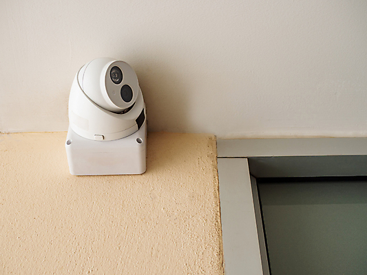 포토 JPG 해외이미지 응시 산업 벽 백그라운드 실내 경비 안전 사람없음 건물 가로 사무실 카메라 디지털 스크린 텔레비전 장비 흰색 관찰 재산 보호 위험 비밀 도둑 손목시계 예방 순환 보안 전자 공포 감시 시스템 동영상 보안장치 사생활 스파이 제어 카피스페이스 해외포토 건축물 시선 시계 컬러 컨셉 비즈니스 장신구 모션 내부 금융 전자제품 공백 범죄인 파일형식 이미지허브