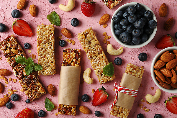 포토 JPG 해외이미지 포장 딸기 실내 사람없음 민트 블루베리 아몬드 에너지바 캐슈넛 분홍색배경 그래놀라 해외포토 음식 분홍색 백그라운드 과일 내부 견과류 허브 파일형식 이미지허브