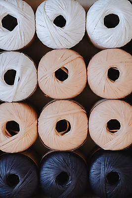 포토 JPG 해외이미지 모양 밧줄 백그라운드 취미 사람없음 원형 뜨개질 실 오브젝트 롤 수납 섬유 수공예 DIY 내추럴 대칭 핸드메이드 해외포토 도형 줄 직물 공예 파일형식 이미지허브